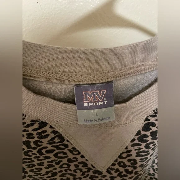 ✨Women’s MV Sport Cheetah Print Crewneck Size L - Picture 4 of 9